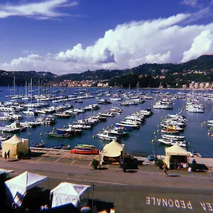 https://la-finestra-sul-mare-lerici.hotelitalianriviera.com